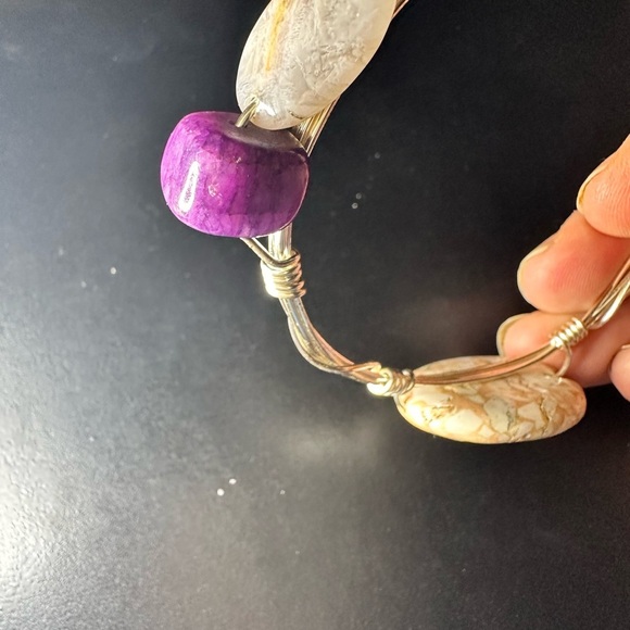 Twisted silver bracelet with stones - Picture 5 of 7